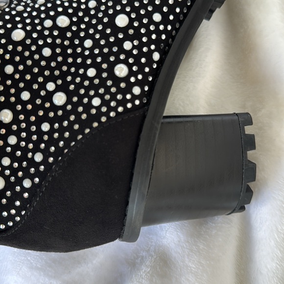 LAUREN LORRAINE PEARL-AND RHINESTONE FUR HEELED BOOTIE SIZE 6 - Picture 8 of 9